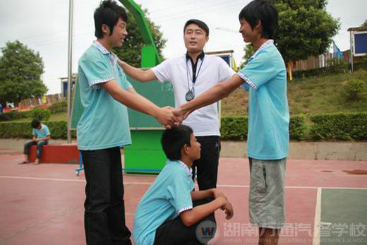 萬(wàn)通汽修學(xué)校，圣誕快樂(lè)