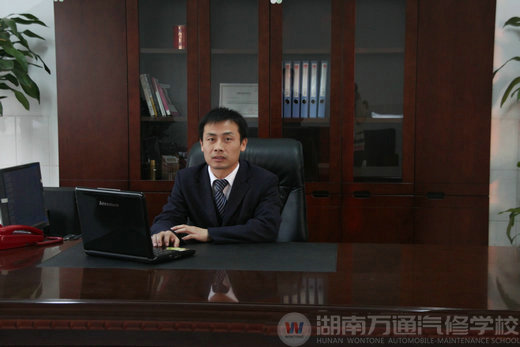 湖南萬(wàn)通雙師型教師張偉