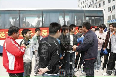 湖南萬(wàn)通汽車學(xué)校，赴深圳比亞迪股份公司工作學(xué)子