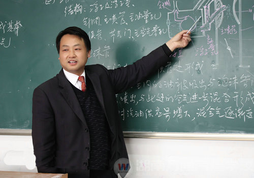 湖南萬通汽車學校，名師風采謝長來