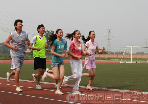 快樂(lè)學(xué)習(xí)，感受湖南萬(wàn)通汽修大學(xué)