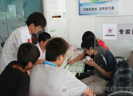 夏日炎熱似火，擋不住學子求學腳步