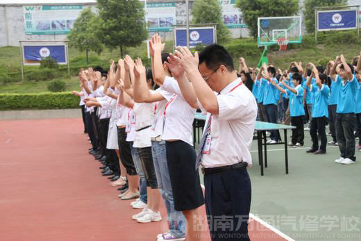 感謝萬(wàn)通 感恩老師大型簽名活動(dòng)