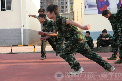 新生軍訓(xùn)系列報道：軍訓(xùn)中的苦與樂