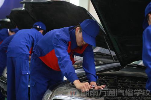 湖南萬通汽車學(xué)校，一流汽修學(xué)校