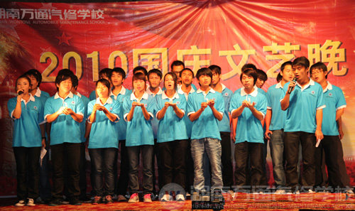 手語(yǔ)表演《相親相愛一家人》