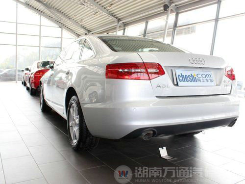 一汽奧迪  新A6L 2.0 TFSI AT 車(chē)輛左后45度視角