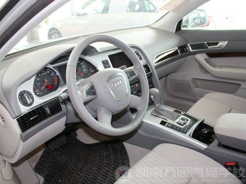 一汽奧迪  新A6L 2.0 TFSI AT 中控臺(tái)左側(cè)