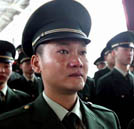 千名武警老兵淚別軍旅  退伍軍人將就業(yè)何方？