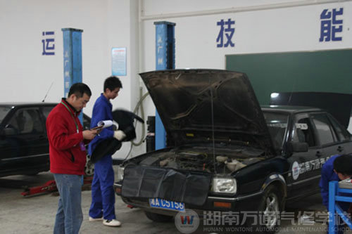 萬通學子喜迎捷報歸來