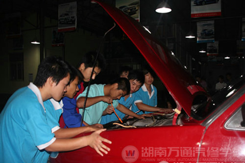 湖南萬通汽車學(xué)校整車實(shí)訓(xùn)