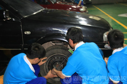 湖南萬通汽車學(xué)校整車實(shí)訓(xùn)
