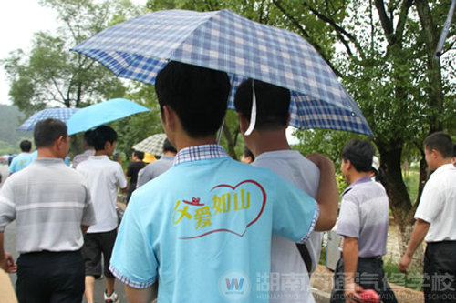 湖南萬通汽車學(xué)校父親節(jié)