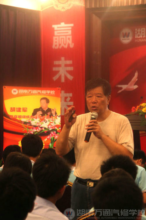《午間360°》與您一起領(lǐng)略汽修大師的風采