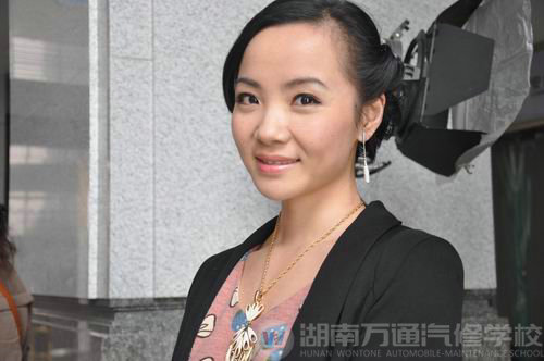 女主角張靜
