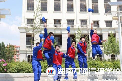 萬通學(xué)子通過掌握吃香汽修技能改變命運(yùn)