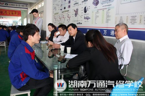 知名企業(yè)進校園攬才 萬通德才兼?zhèn)鋵W子“不愁嫁”