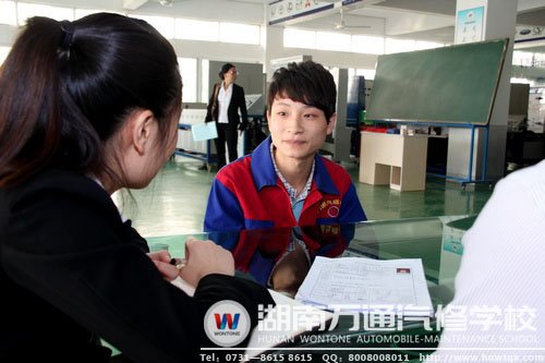 萬(wàn)通學(xué)子在面試考核中自信應(yīng)對(duì)