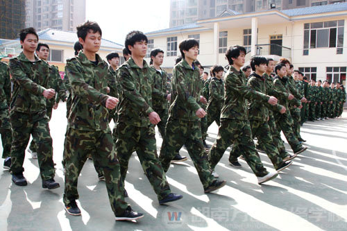 湖南萬通軍訓(xùn)匯演進(jìn)行時(shí)