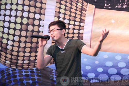湖南萬(wàn)通校園十佳歌手選手二