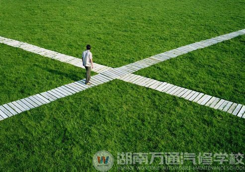 高考落榜怎么辦?是復(fù)讀還是學技術(shù)