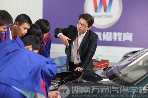 湖南萬(wàn)通汽車(chē)學(xué)校名師風(fēng)采林炯