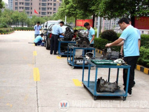 湖南萬通學(xué)子在技能比賽中不斷促進(jìn)水平