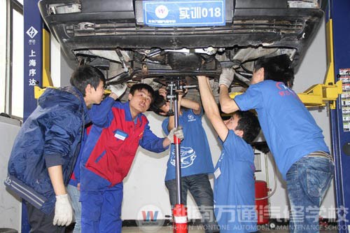 汽修學(xué)校 學(xué)子好未來-湖南萬通汽車學(xué)校