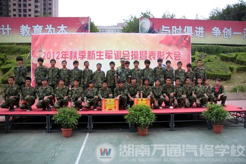 為期七天的軍訓(xùn),讓新生們成了一名名小軍人