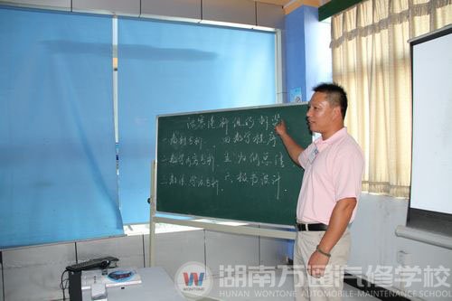 參賽教師交流專業(yè)技能