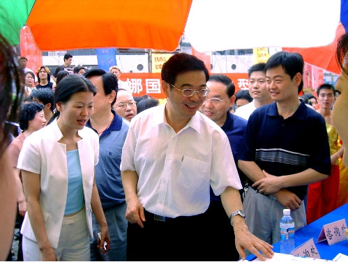 原團中央書記處第一書記周強一行視察我集團
