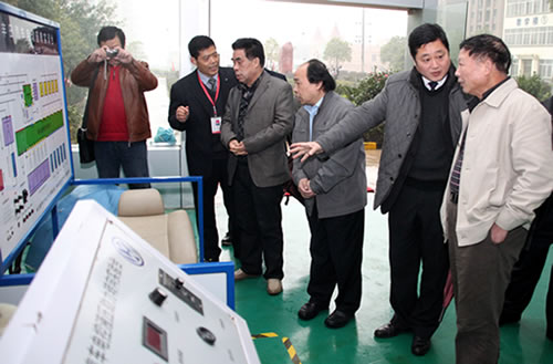 省民辦教育協(xié)會常務(wù)副會長（原省軍區(qū)副政委）魏永景視察我校實訓(xùn)情況