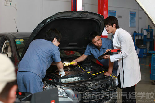 湖南萬通汽修學(xué)校，汽車培訓(xùn)