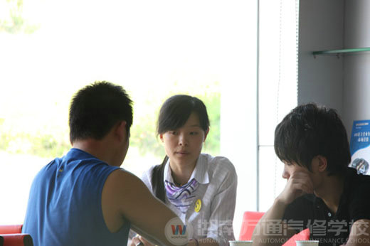 夏日炎熱，湖南萬通汽修學(xué)校，招生火爆進(jìn)行中