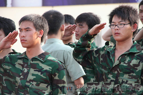 湖南萬通汽修學(xué)校2010年新生軍訓(xùn)