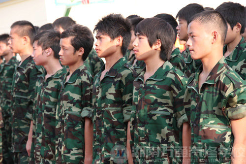 湖南萬通汽修學(xué)校2010年新生軍訓(xùn)