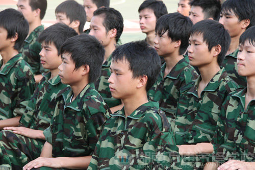 湖南萬通汽修學(xué)校2010年新生軍訓(xùn)