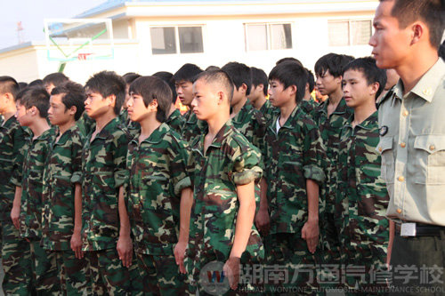 湖南萬通汽修學(xué)校2010年新生軍訓(xùn)