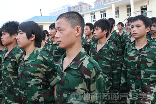 湖南萬通汽修學校，2010新生軍訓