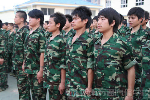 湖南萬通汽修學校，2010新生軍訓