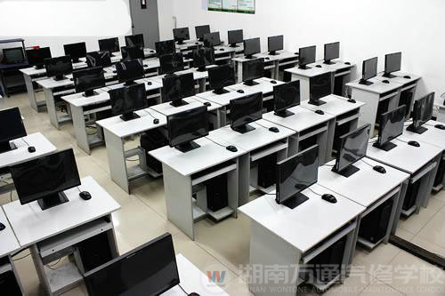 湖南萬(wàn)通汽修學(xué)校，一流汽修學(xué)校