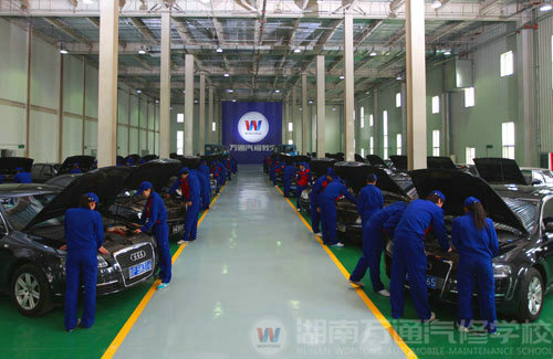 湖南萬通汽修學(xué)校，學(xué)汽車運(yùn)用技術(shù)