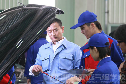 汽車后市場(chǎng)時(shí)代來(lái)臨 汽修成熱門行業(yè)