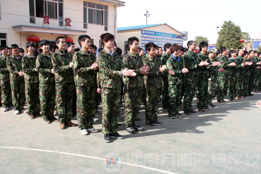 湖南萬通汽修學校，軍訓