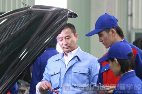 湖南萬通汽修學校成為職場“金藍領”