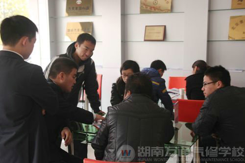眾多有志青年選擇萬通學(xué)習(xí)