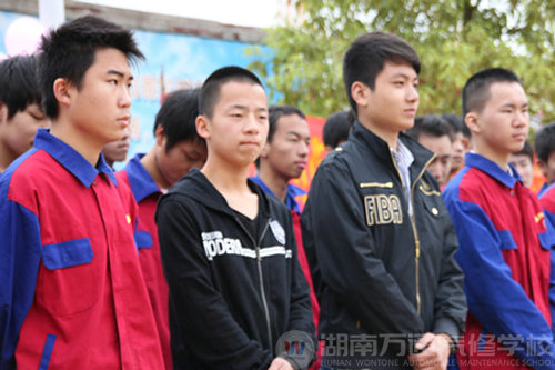 歡送學子合影