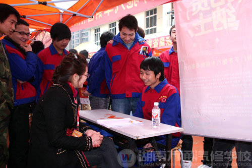 學(xué)子進(jìn)行面試