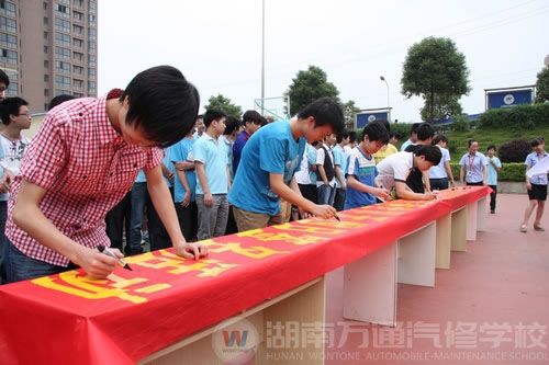 同學(xué)們也寫(xiě)下了遠(yuǎn)離煙草的決心