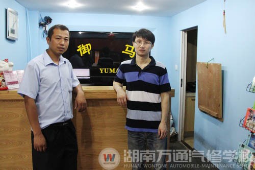 柳帥與湖南萬通創(chuàng)就業(yè)指導(dǎo)中心陸主任合影